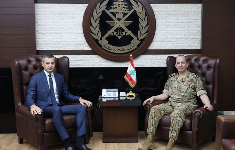 استقبالات العماد قائد الجيش