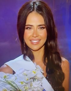 بالفيديو عمرها 22 عاما.. بيرلا حرب تفوز بلقب ملكة جمال لبنان لعام 2025