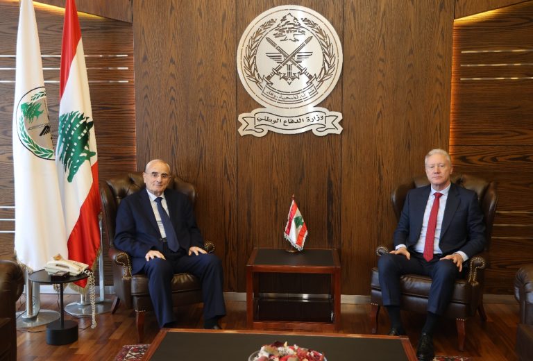 وزير الدفاع الوطني يستقبل وزير الخارجية والمغتربين