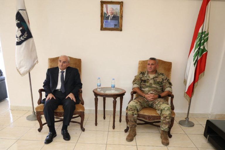 بالصور وزير الدفاع الوطني يزور المفتشية العامة في وزارة الدفاع