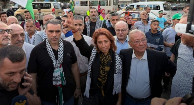 بعد توقيفها ضمن “اسطول الحرية”… وصول لينا الطبال الى مدينتها طرابلس