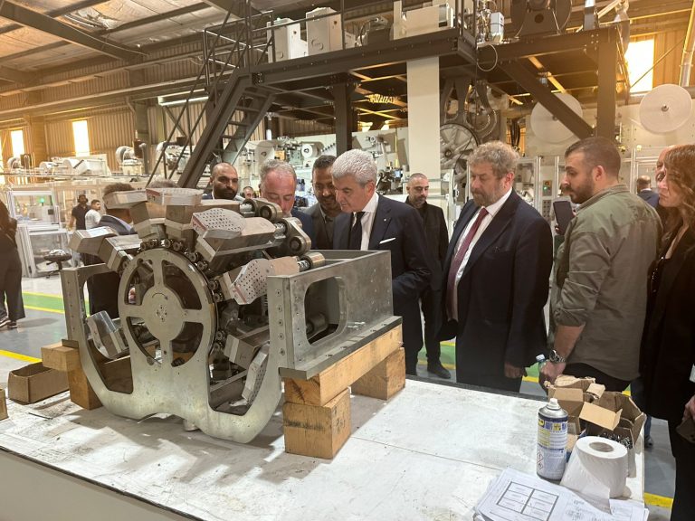 وزير الصناعة من كسروان يدعو لحماية سمعة الإنتاج الوطني ويؤكد سلامة مياه تنورين