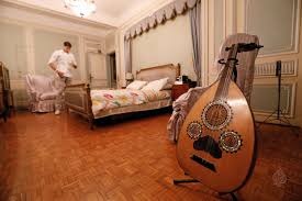 اسرة عبد الحليم حافظ تفرض رسما على زيارة منزله