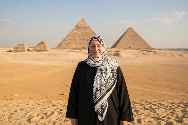 هل هي صورة حقيقية أم مركبة انباء عن ظهور عبلة كامل في افتتاح المتحف المصري الكبير