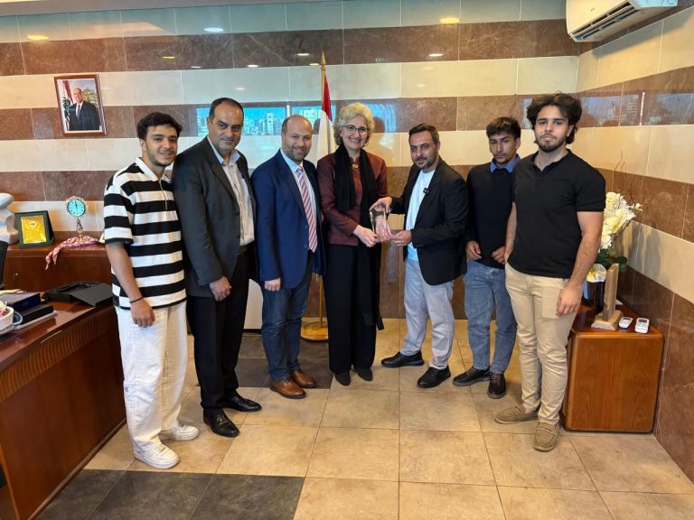 كرامي تكرم طلاباً مبدعين وتثني على فوز ثانويات رسمية بجوائز دولية