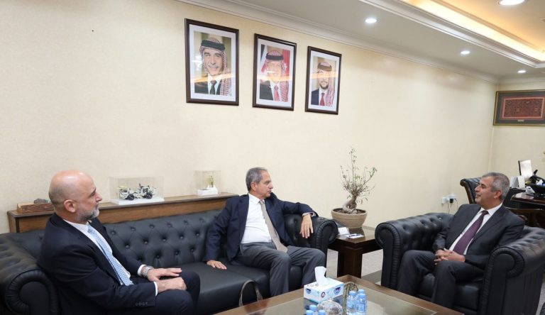 الصدي مع نظيره الأردني يبحثان استجرار الطاقة وخط الغاز العربي