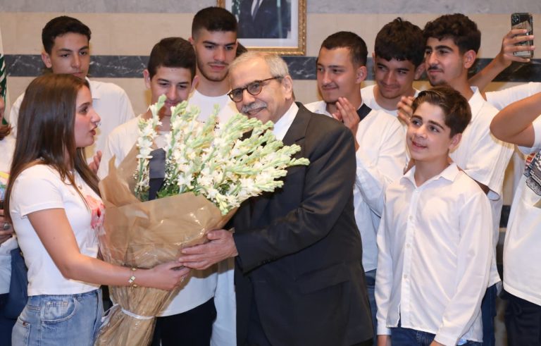 رئيس الحكومة نواف سلام يستقبل وفوداً إعلامية وتربوية وسياسية ويؤكد على أولوية الحريات العامة ومشروع قانون الإعلام