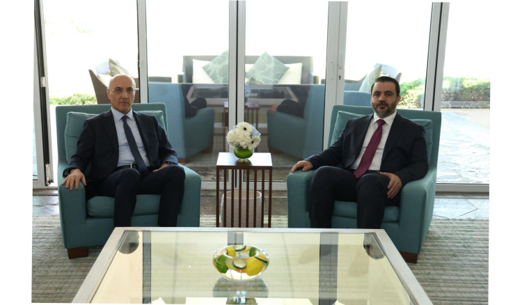 بحث التعاون الثنائي بين لبنان وسوريا في البحرين