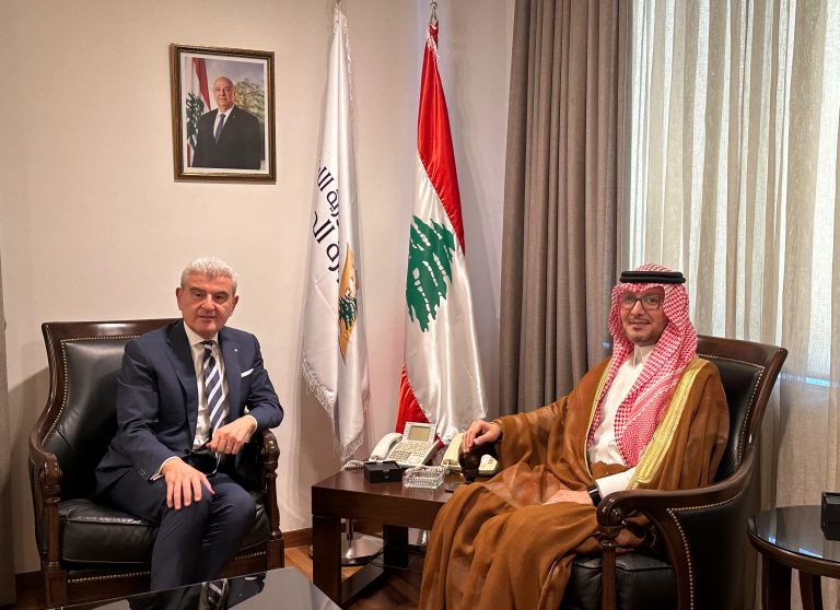الخوري : لقاء مع السفير السعودي وليد بخاري وبحث في تعزيز العلاقات اللبنانية – السعودية