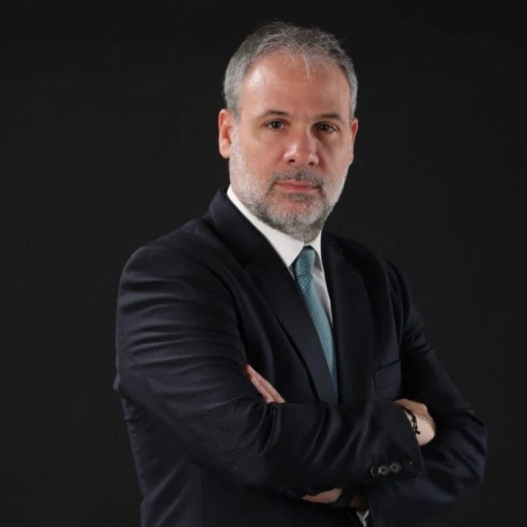 بعد منافسة حادّة… مرتينوس يتقدّم ويتسلّم نقابة المحامين