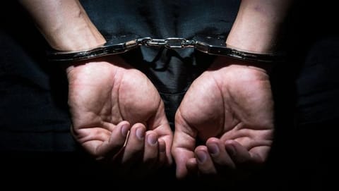 قوى الأمن الداخلي توقّف عدداً من المطلوبين في بيروت والمضبوطات تضبط