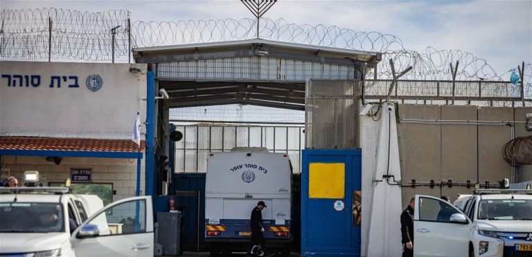 مكانٌ لاحتجاز مقاتلي “حزب الله”.. تقريرٌ يكشف فظائع سجون إسرائيل!