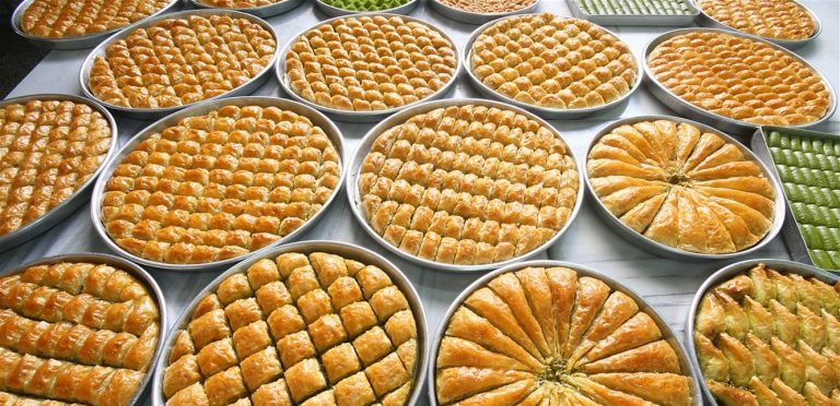 “حشرات” داخل متجر للحلويات في منطقة لبنانية.. وبيانٌ “أمني” بشأنه