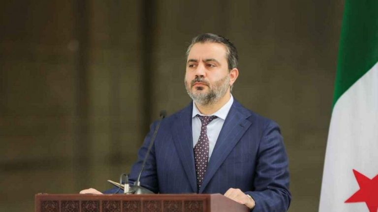 “أنتم أهلنا”… الشيباني يعيد دبلوماسيين انشقوا عن نظام الأسد