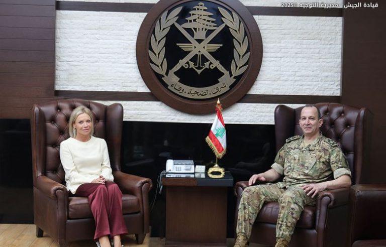 قائد الجيش يستقبل المنسقة الخاصة للأمم المتحدة وسفير كندا في اليرزة
