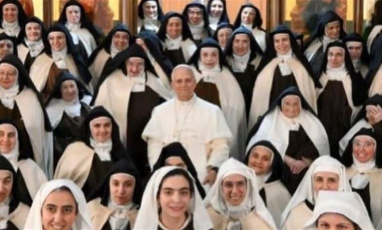 بالصور.. زيارة للبابا لاوون الرابع عشر بعيداً عن الاعلام