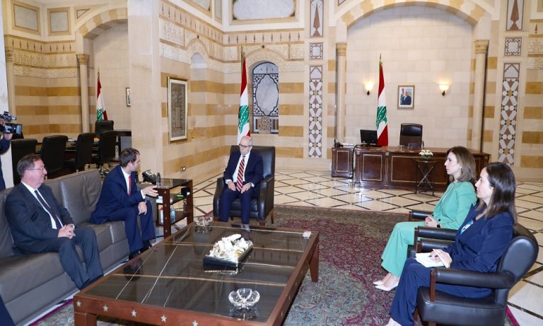 بريطانيا: نقف إلى جانب لبنان