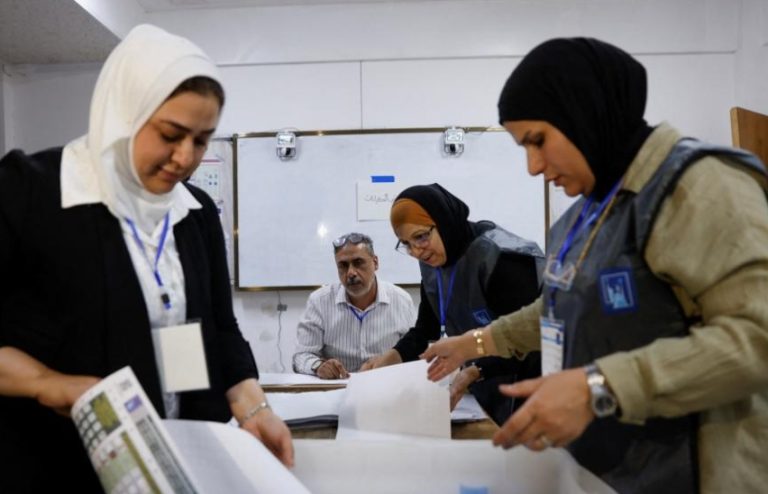 إغلاق مراكز الاقتراع في العراق وبدء نقل النتائج إلى المركز الوطني