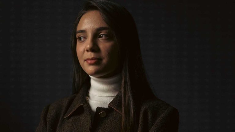 الناشطة السورية بانا العبد تفوز بجائزة السلام الدولية للأطفال