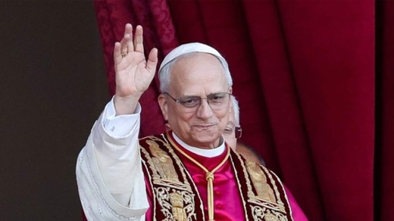 اللجنة الإعلامية تحدد 20 تشرين الثاني موعدًا نهائيًا لاعتماد الإعلاميين لتغطية زيارة البابا