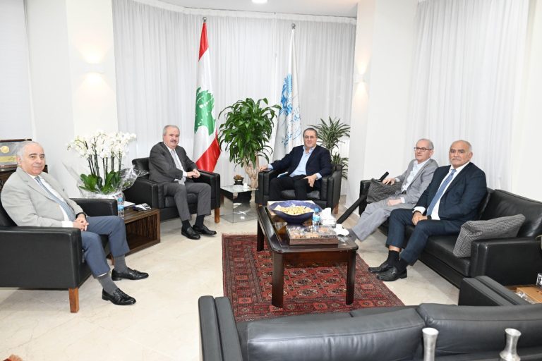 جابر يبحث مع وفد اقتصادي ووضعية الضرائب والوضع المصرفي