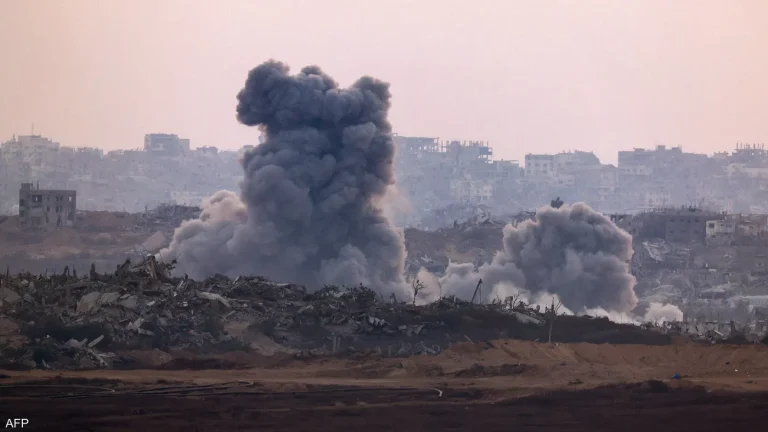 غارات إسرائيلية على غزة بعد تعثّر تسليم جثث الرهائن من جديد