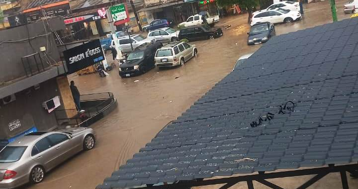 الأمطار تغرق طريق البدّاوي الدّولي ومناشدات لإيجاد حلّ للمشكلة