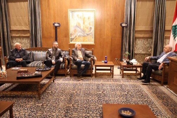 “لن نقبل أن يكون التفاوض تحت النار”.. جنبلاط من عين التينة: مبادئنا ثابتة