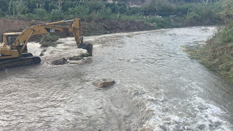 تنظيف نهر الليطاني حمايةً للمجرى ومنعًا للفيضانات