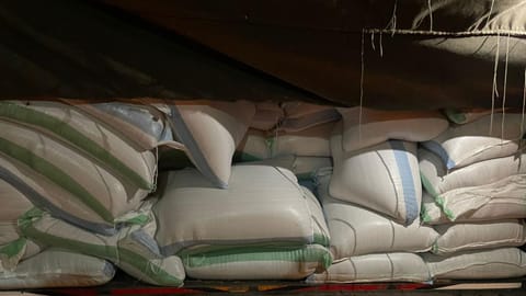 جمارك الشمال ضبطت كمية كبيرة من الدخان والمواد الغذائية المهربة