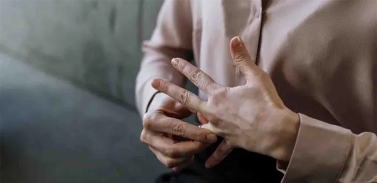 بعد 7 سنوات من الحب.. فنانة تفاجئ جمهورها بانفصالها عن زوجها (صورة)