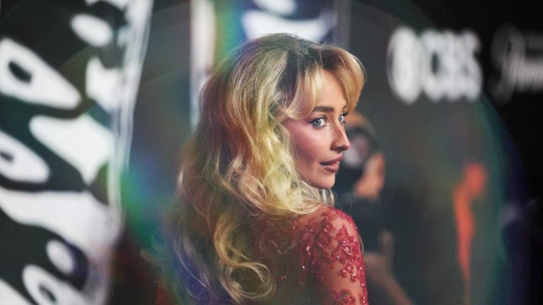 نجمة البوب الأمريكية سابرينا كاربنتر تهاجم ترامب