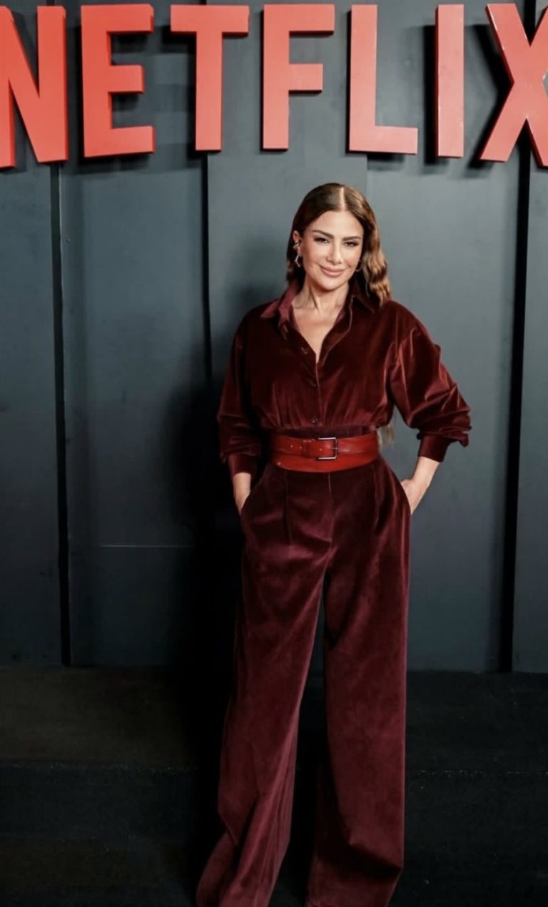 صبا مبارك تتألق ببدلة مخملية من Max Mara في ليلة Netflix… أناقة بطراز هوليوودي