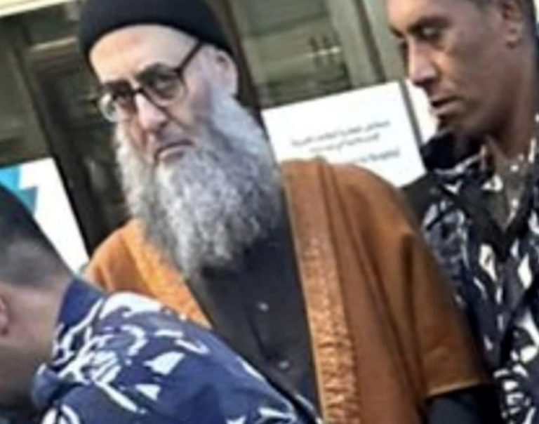 بالصور الشيخ أحمد الأسير في طريق الجديدة بمواكبة أمنية مشددة