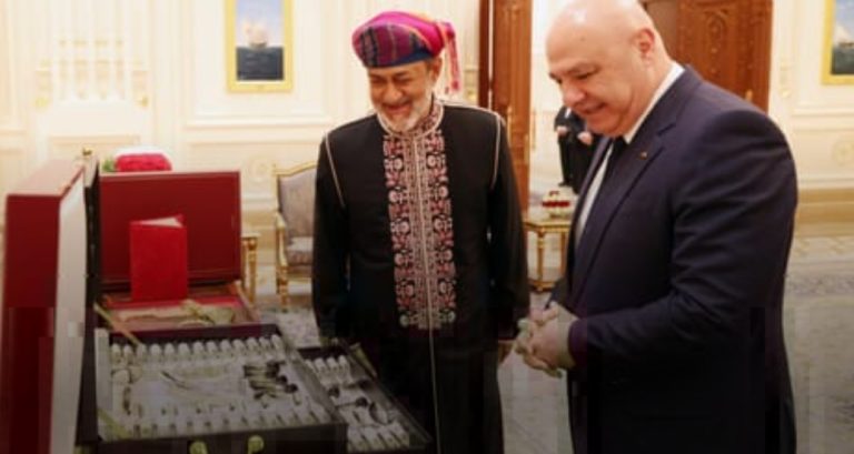 مأدبة عشاء على شرف الرئيس عون في سلطنة عمان… وتبادلٌ للأوسمة