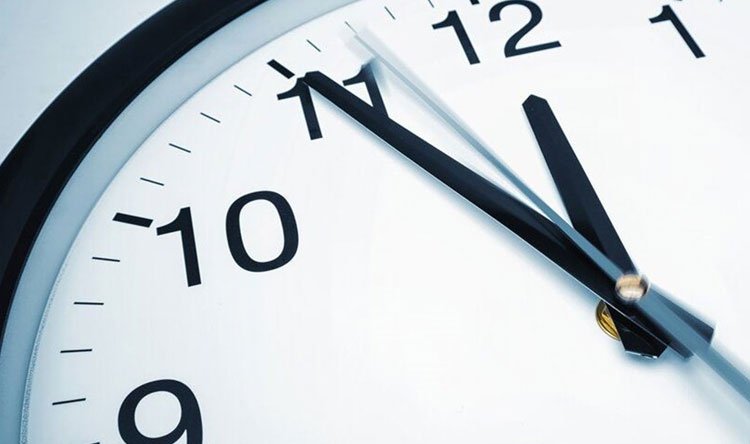 لماذا نشعر بأن الوقت يمرّ بسرعة أكبر بعد عام 2019؟ العلماء يشرحون الأسباب