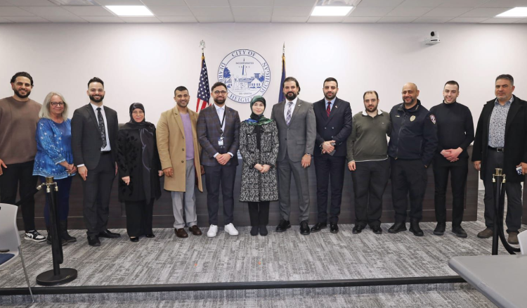 عناية عز الدين التقت رئيسي بلديتين في أميركا