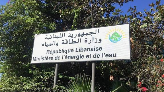 بدء تفريع الباخرة الكويتية في الزهراني