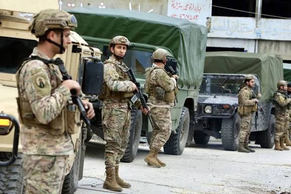 إسرائيل تحذّر لبنان: تنسيق الجيش و”الحزب” غير مقبول