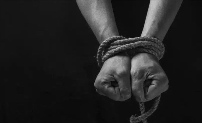 بالصورة: خطف إمرأة وابنتها الرضيعة!